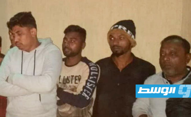 العمالة الوافدة من بنغلاديش التي جرى تحريرهم من منزل كانوا محتجزين فيه بمنطقة بوعطني في بنغازي. (مديرية أمن بنغازي)