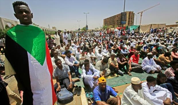 متظاهرو السودان يتعهدون بمواصلة الاعتصام خلال رمضان