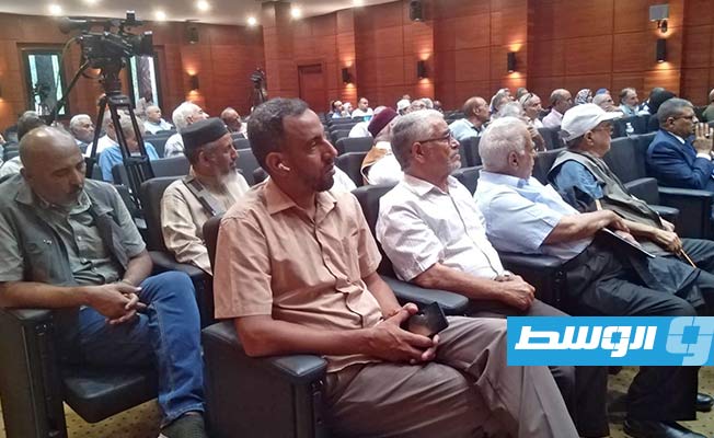 عدد من حضور الجلسة الحوارية بالمركز الليبي للمحفوظات والدراسات التاريخية بطرابلس. (الوسط)