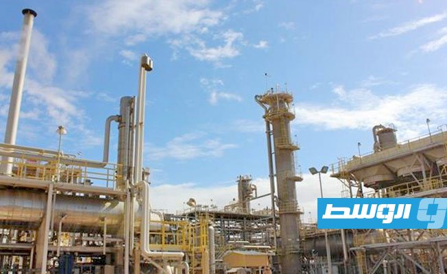 عودة النفط الليبي تخفض «برنت» وتدفع منتجين آخرين لإعادة تقييم سياساتهم