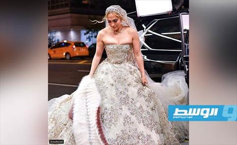 جينيفر لوبيز بفستان زفاف من تصميم زهير مراد