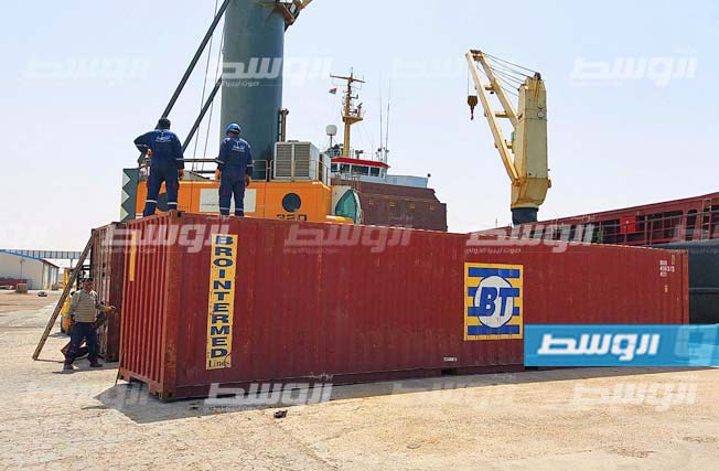 هيئة الاستثمار العسكري تصدر 5 آلاف طن خردة من ميناء البريقة إلى تركيا