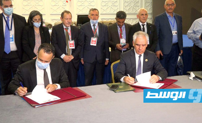 مراسم توقيع اتفاقية التعاون الاقتصادي بين غرف التجارة والصناعة في ليبيا والجزائر ، الأحد 30 مايو 2021. (الاتحاد العام لغرف التجارة والصناعة والزراعة)