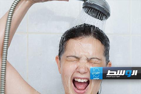 بالفيديو: فوائد الاستحمام بالماء البارد للشعر والجسم