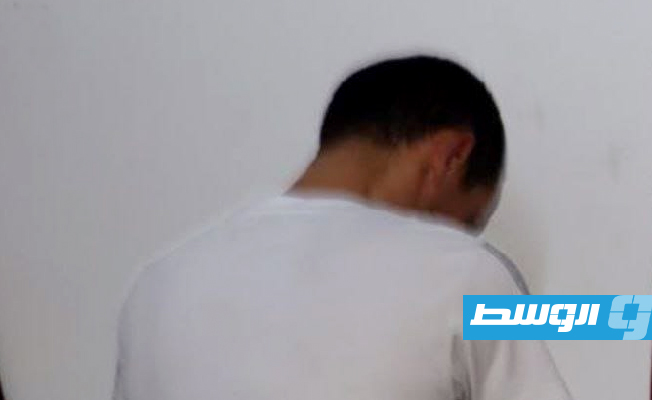 أحد المتهمين عقب القبض عليه، 24 يونيو 2023. (مديرية أمن بنغازي)