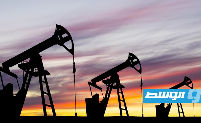 أسعار النفط تتجه إلى تحقيق مكاسب أسبوعية