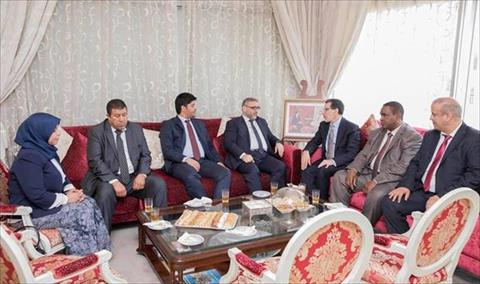 رئيس الوزراء المغربي يقيم مأدبة غداء في بيته لوفد المجلس الأعلى للدولة
