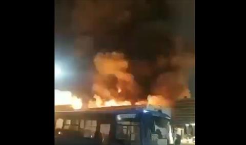 حريق مروع في مركز تجاري بموسكو وفرق الإطفاء تكافح النيران