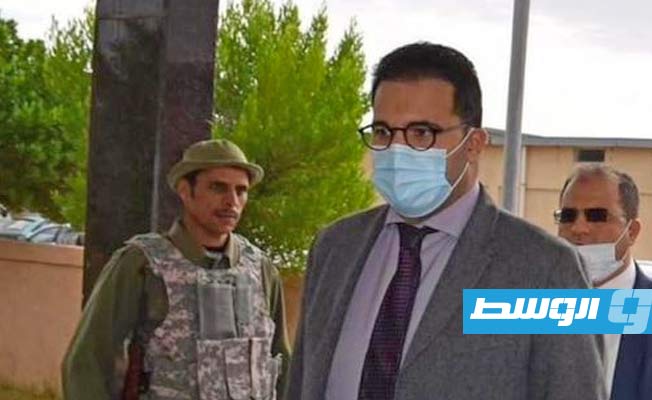 مصدر أمني يؤكد لـ«بوابة الوسط»: عماد بن رجب المحكوم في قضية «الوقود المغشوش» غادر ليبيا