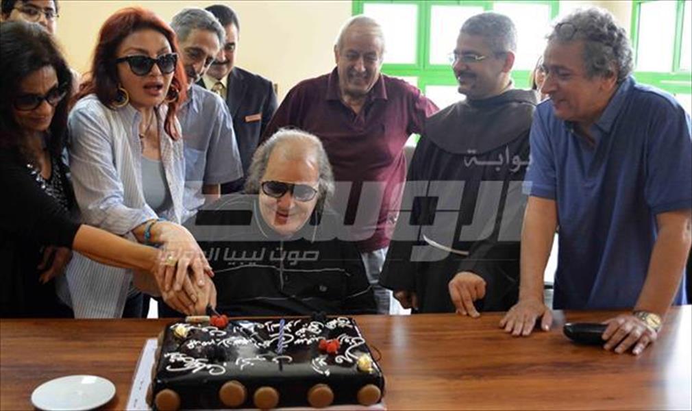 بالصور: نبيلة عبيد تحتفل بعيد ميلاد مخرج "المرأة والساطور"