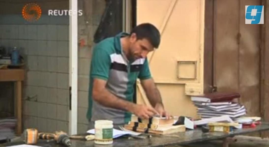 بالفيديو: آخر مُجلِد للكتب في العراق يحاول الحفاظ على الحرفة