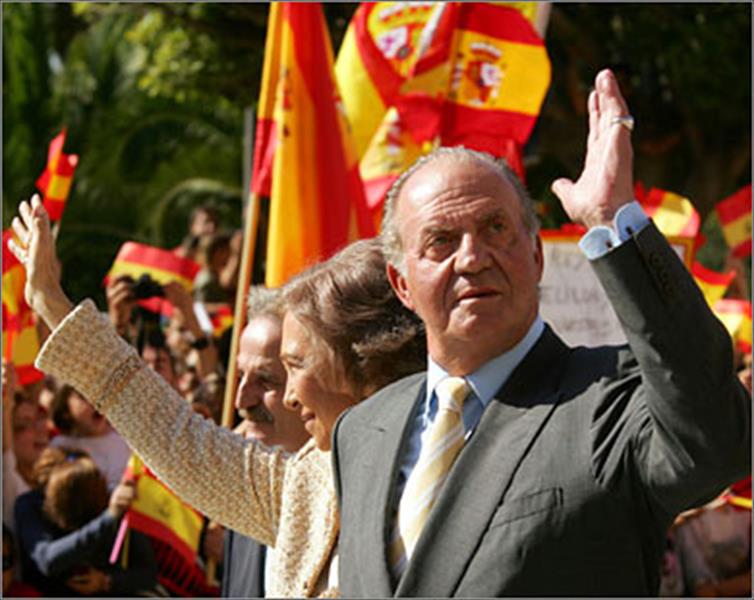 ملك إسبانيا يتنازل عن العرش لولي عهده