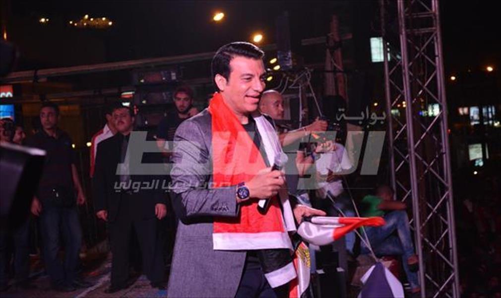 بالصور: هشام عباس وإيهاب توفيق يحتفلان بفوز السيسي أمام الاتحادية