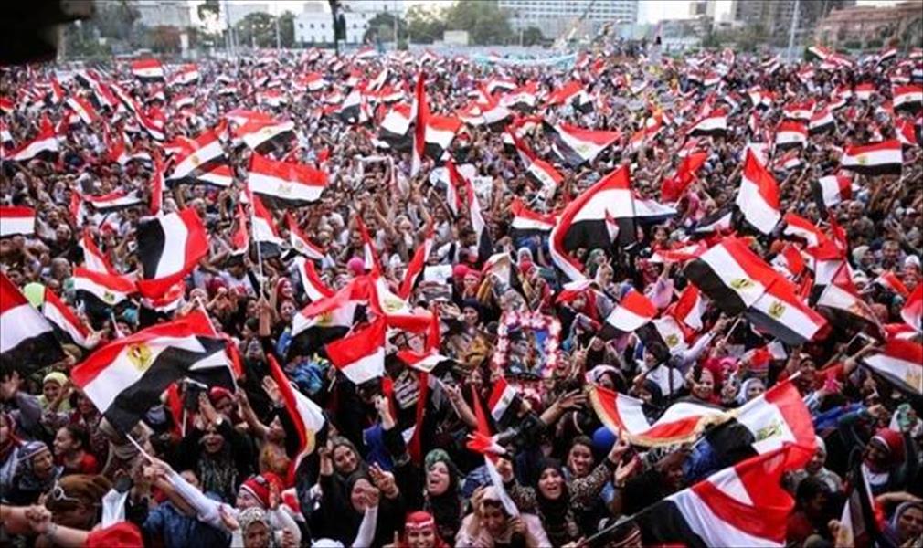قوات الأمن المصرية تُغلق ميدان التحرير بالأسلاك الشائكة