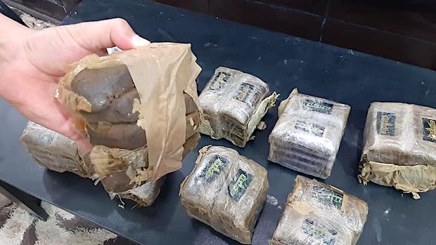 العثور على 25 كيلو غرام من مخدر «الحشيش» قرب شاطئ ميناء الزويتينة