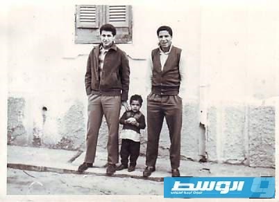 الشهيد سعد خليفة الترهوني( ناصر) من بين شقيقة محمد خليفة ومحمد عقيلة العمامي سنة 1959