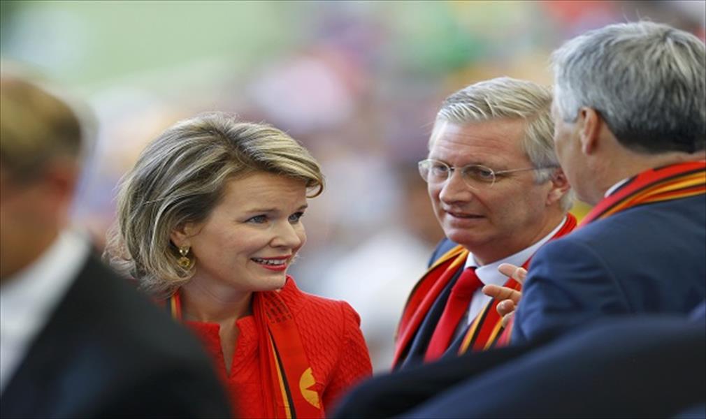 بالصور: ملك بلجيكا وزوجته في ستاد ماركانا