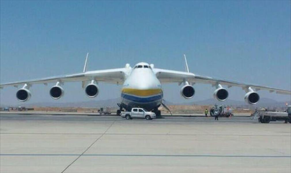 هبوط أضخم طائرة في العالم اضطراريًّا بمطار جدة السعودي