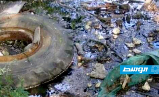 بلدية طبرق تخلي مسؤوليتها عن فيضان مياه المجاري بعد إغلاق مقر شركة الصرف الصحي بالمدينة