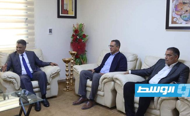 لقاء العبدلي وسفير تركيا لدى ليبيا، الأربعاء 6 أبريل 2022. (الشركة العامة للكهرباء)