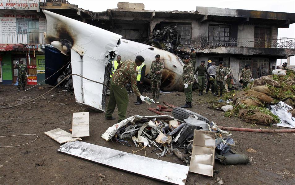 كينيا: مقتل طيار وثلاثة من مساعديه إثر تحطم طائرة شحن