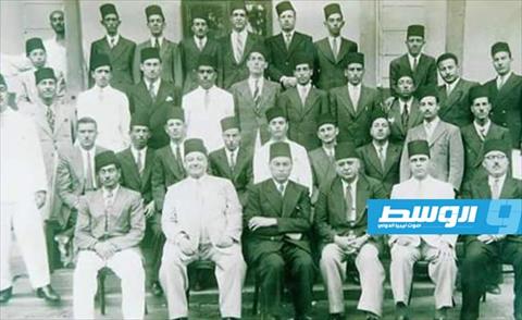 الشيخ عبد الجواد الفريطيس الاول من اليمين مع مجاهدي درنه