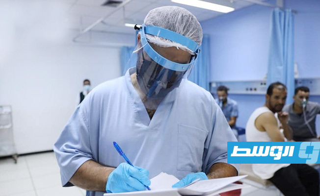 إسعاف مصابين بتسمم جراء تسرب غاز في منطقة القوارشة (صفحة مركز بنغازي الطبي على فيسبوك)
