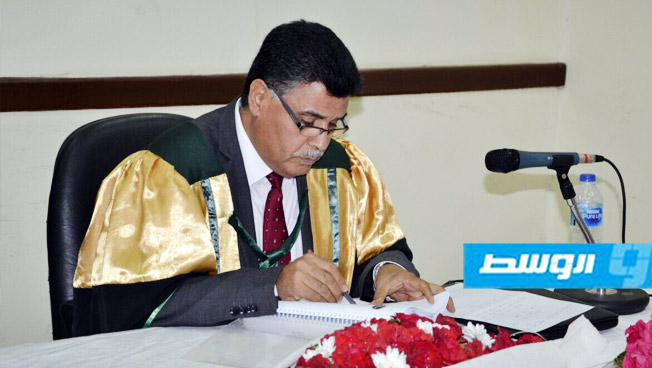 جامعة عين شمس تمنح الليبي ناصر الغويل درجة الدكتوراة
