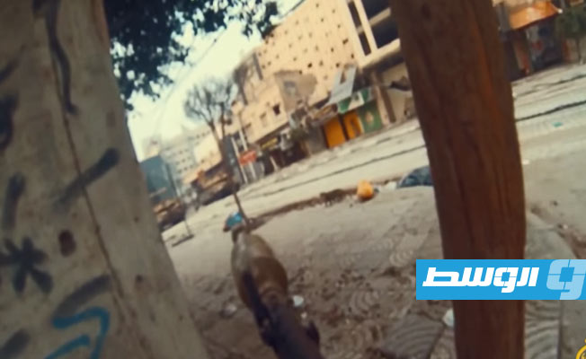 مشاهد جديدة لمقاتلي المقاومة الفلسطينية وهم يهاجمون دبابات وآليات إسرائيلية في غزة. (لقطة من فيديو)