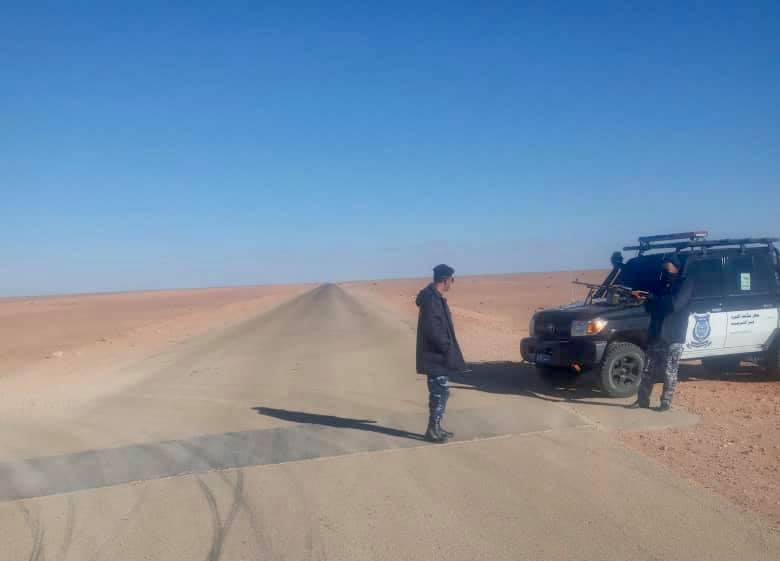 «داخلية الوفاق»: ضبط عدد من مهربي البشر والوقود والسلع في حملات أمنية بالعمق الصحراوي