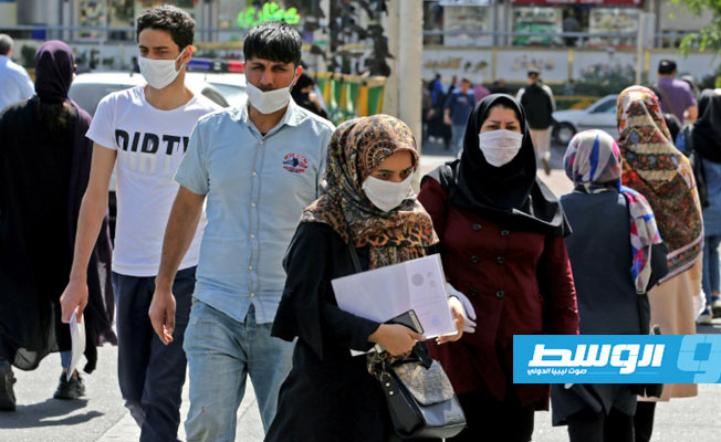 إيران تفرض وضع الكمامات وتحرم غير الملتزمين من الخدمات الحكومية
