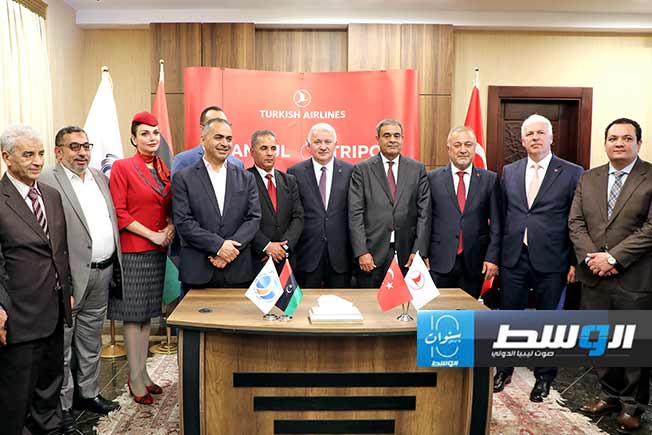مراسم التوقيع على مذكرة التفاهم بين ليبيا وتركيا للتعاون في مجال النقل الجوي بمطار معيتيقة، الخميس 28 مارس 2024. (مصلحة المطارات)