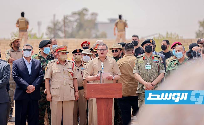 الدبيبة خلال جولة تفقدية لمقر منطقة طرابلس العسكرية، 5 أغسطس 2021. (مكتب الحكومة)