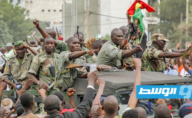 وفد دول غرب أفريقيا يلتقي رئيس مالي المخلوع في انقلاب عسكري