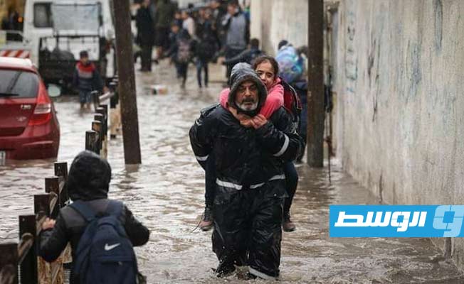 عالقون في المنازل والشوارع عقب سقوط الأمطار الغزيرة في قطاع غزة. (الإنترنت)