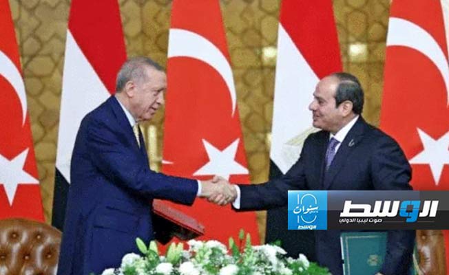 موقع أميركي: هكذا يؤثر التقارب المصري – التركي على الأوضاع في ليبيا