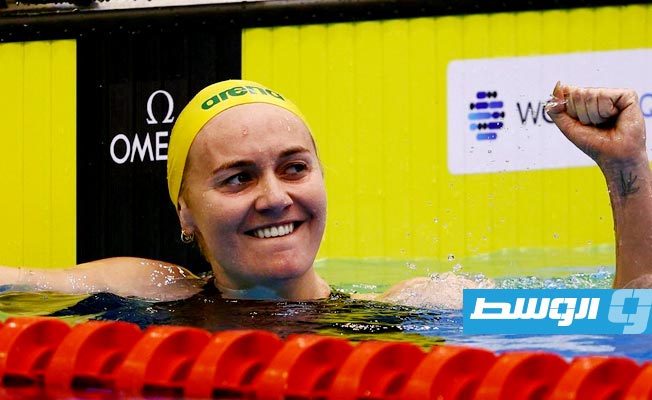 الأسترالية تيتموس تحطم رقم بطولة العالم لسباحة 400 متر حرة في اليابان