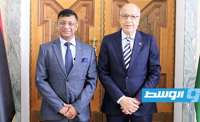 لقاء الكبير في مكتبه مع سفير بنغلاديش، 16 أغسطس 2022. (مصرف ليبيا المركزي)