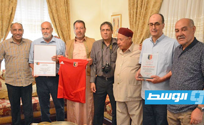 «الصقور» يكرم أول وزير للرياضة في تاريخ ليبيا