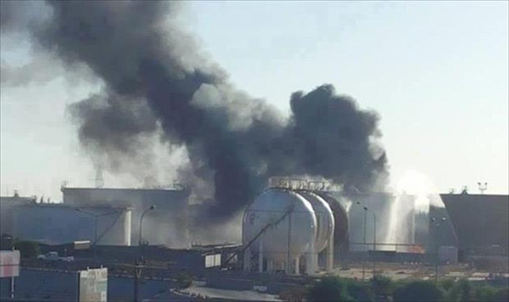 إصابة خزانات الوقود على طريق مطار طرابلس