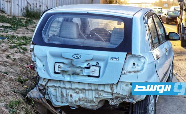 إزالة سيارة تسببت في عرقلة السير باتجاه الطريق السريع، 7 فبراير 2023. (مديرية أمن طرابلس)
