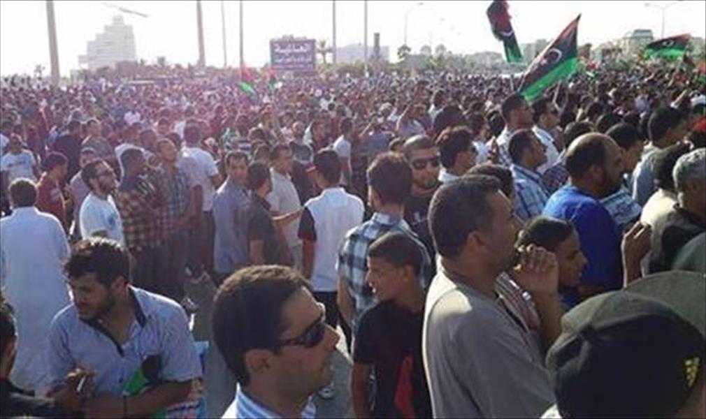 تظاهرات ضخمة في بنغازي تهتف ضد أنصار الشريعة والدروع