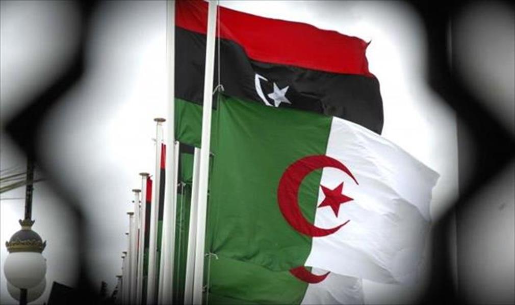 الجزائر تجلي خمسة آلاف من رعاياها بليبيا