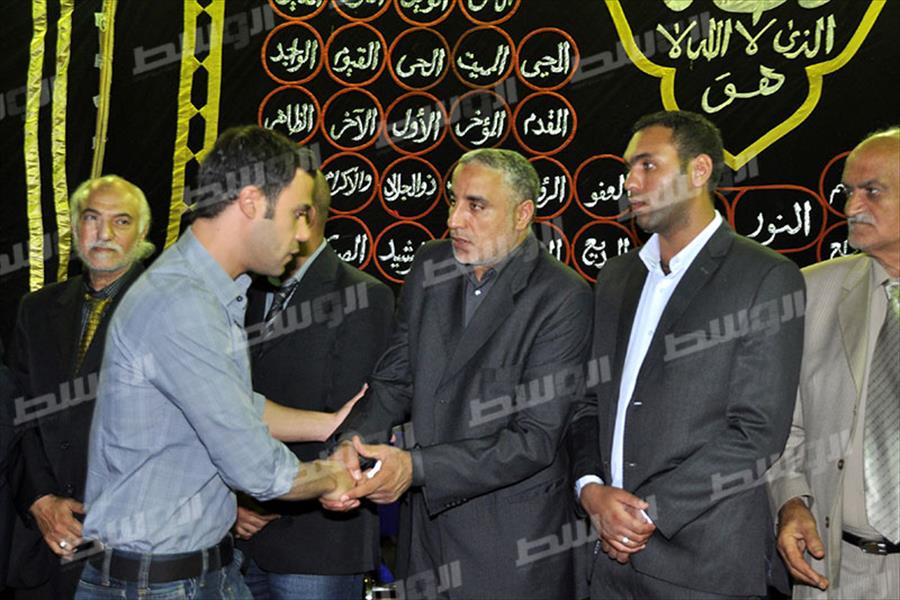 بالصور: عادل إمام ونجوم دراما رمضان في عزاء سعيد صالح