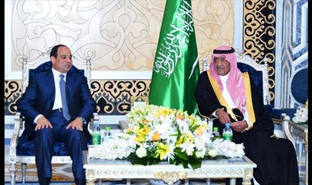 العاهل السعودي يستقبل السيسي بجده ويمنحه قلادة الملك عبدالعزيز
