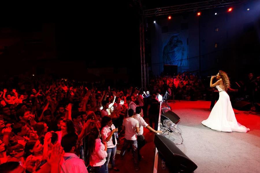 بالصور: ميريام فارس تتألق في مهرجان «الحدث» البيروتي