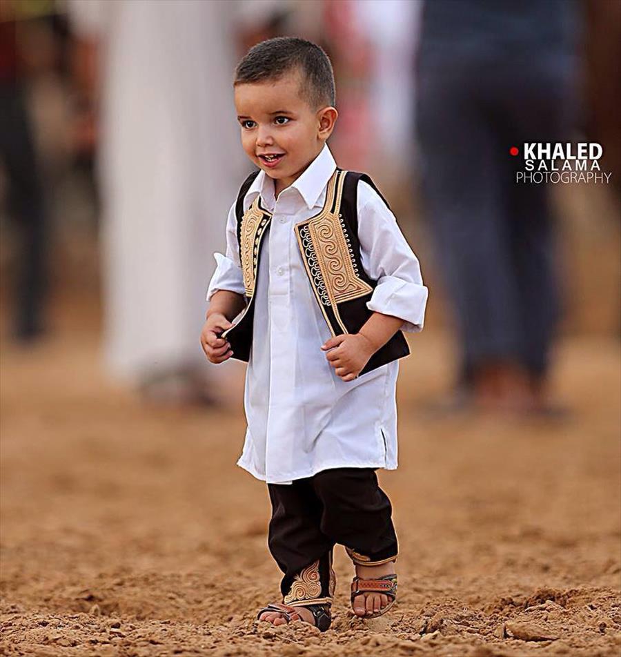 أتيليه ليبيا:براءة الأطفال تتزين بالحلي والحرير