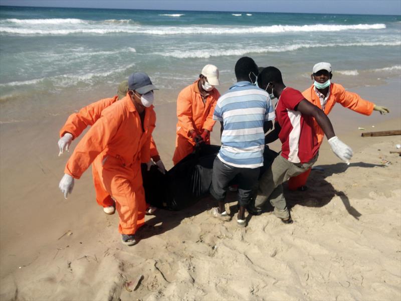 انتشال جثث 100 مهاجر غير شرعي شرق طرابلس