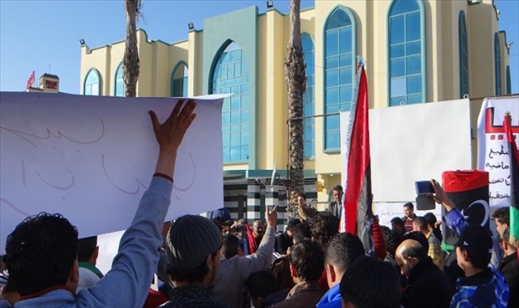 مظاهرة في طبرق وبنغازي لدعم البرلمان ورفض الإرهاب