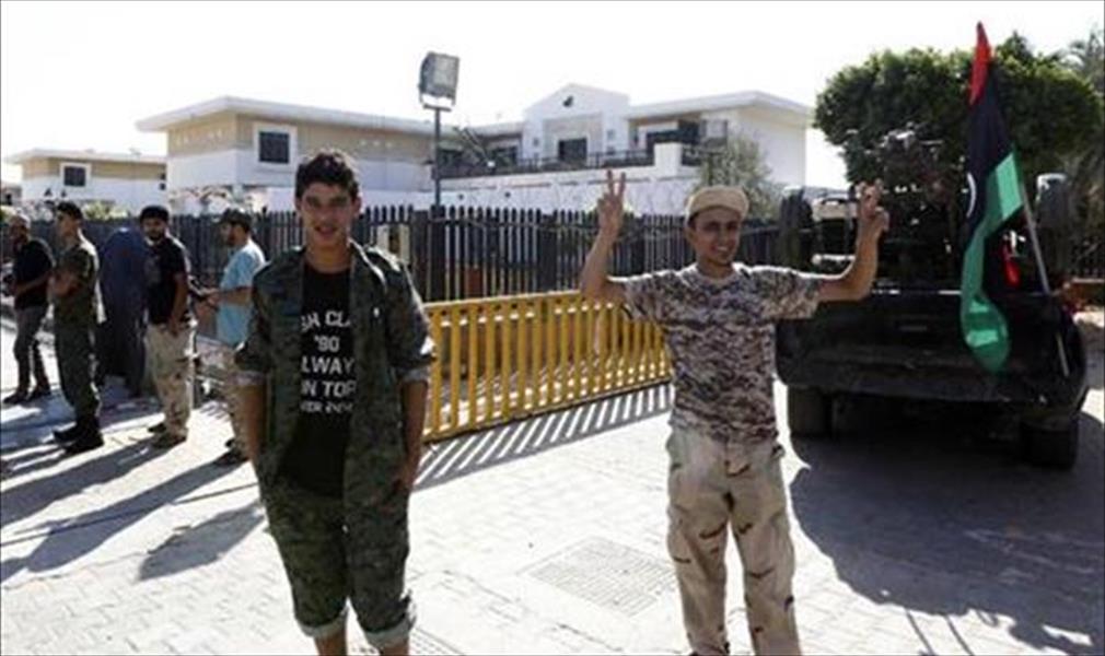 مسؤول بالخارجية: مجمع السفارة الأميركية في طرابس مازال آمنا